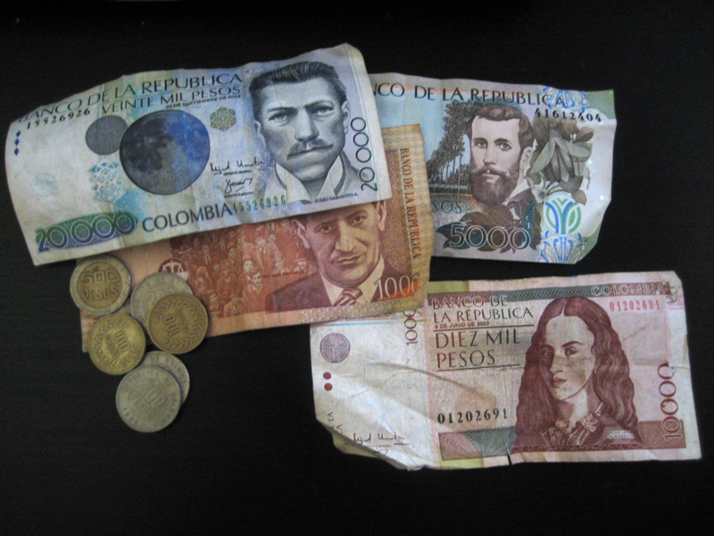 800px Dinero De Colombia